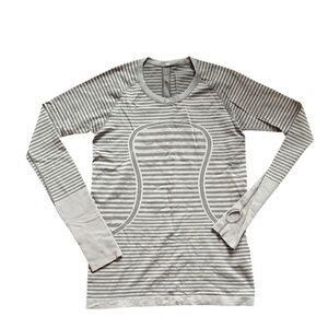 Lululemon swiftly Gray and White Knit Fabric 10